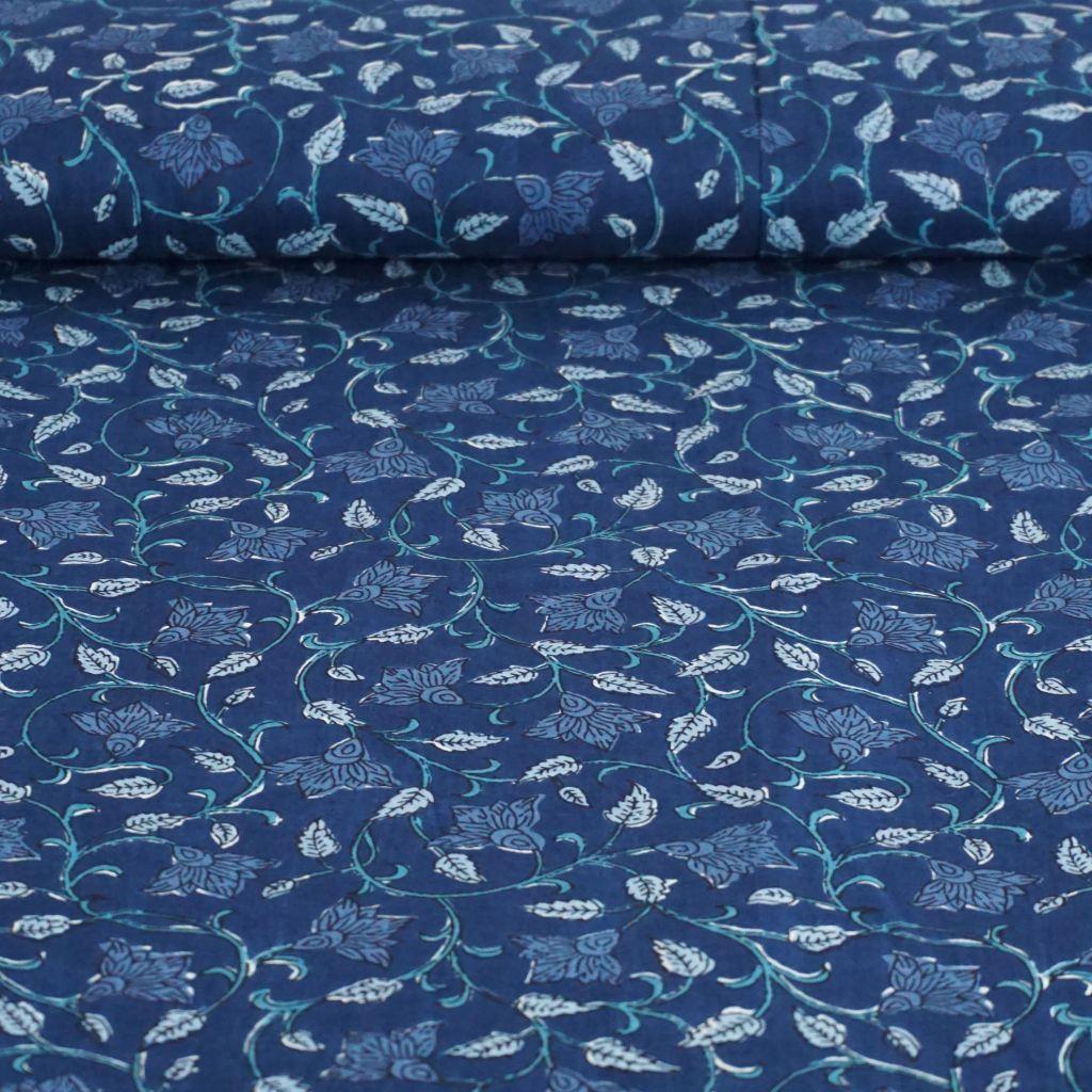 Voile leichte Baumwolle Blüten Ranken Blätter indigo blau